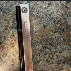 Brand new ANASTASIA BEVERLY HILLS BROW DEFINER